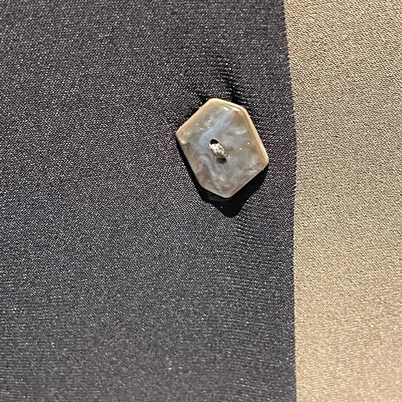 JOSEPH RIBKOFF
Tunic Style 193080. Size 8 Black & Beige - Picture 7 of 8